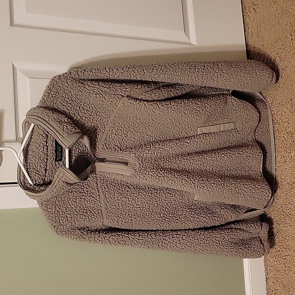 Never worn Abercrombie heavy sherpa - Picture 1 of 5